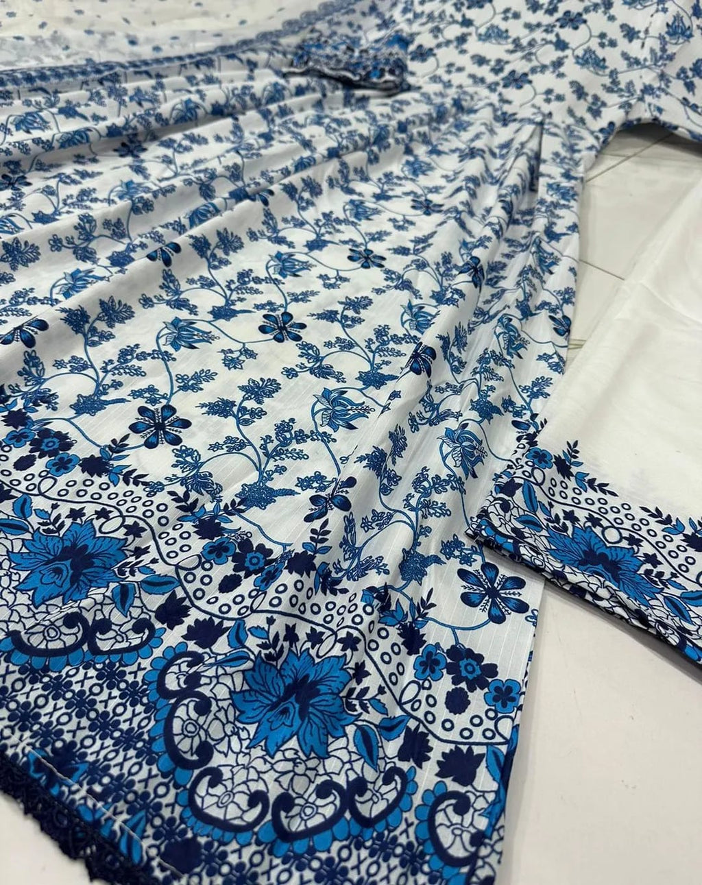 3 Pcs Women's Stitched Arabic Lawn Printed Maxi Suit